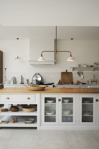 white farmhouse kitchen design