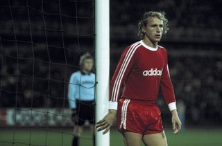Bernd Durnberger in action for Bayern Munich against MSV Duisburg in 1975/76.