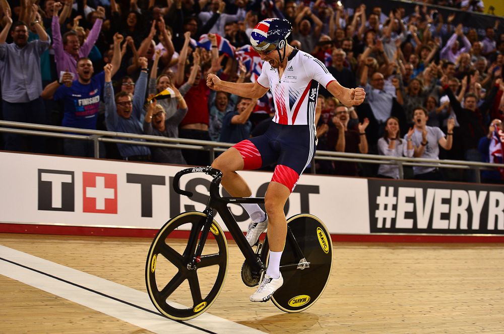 Jonathan Dibben of Great Britain celebrates after winning the final of the Mens Points Race