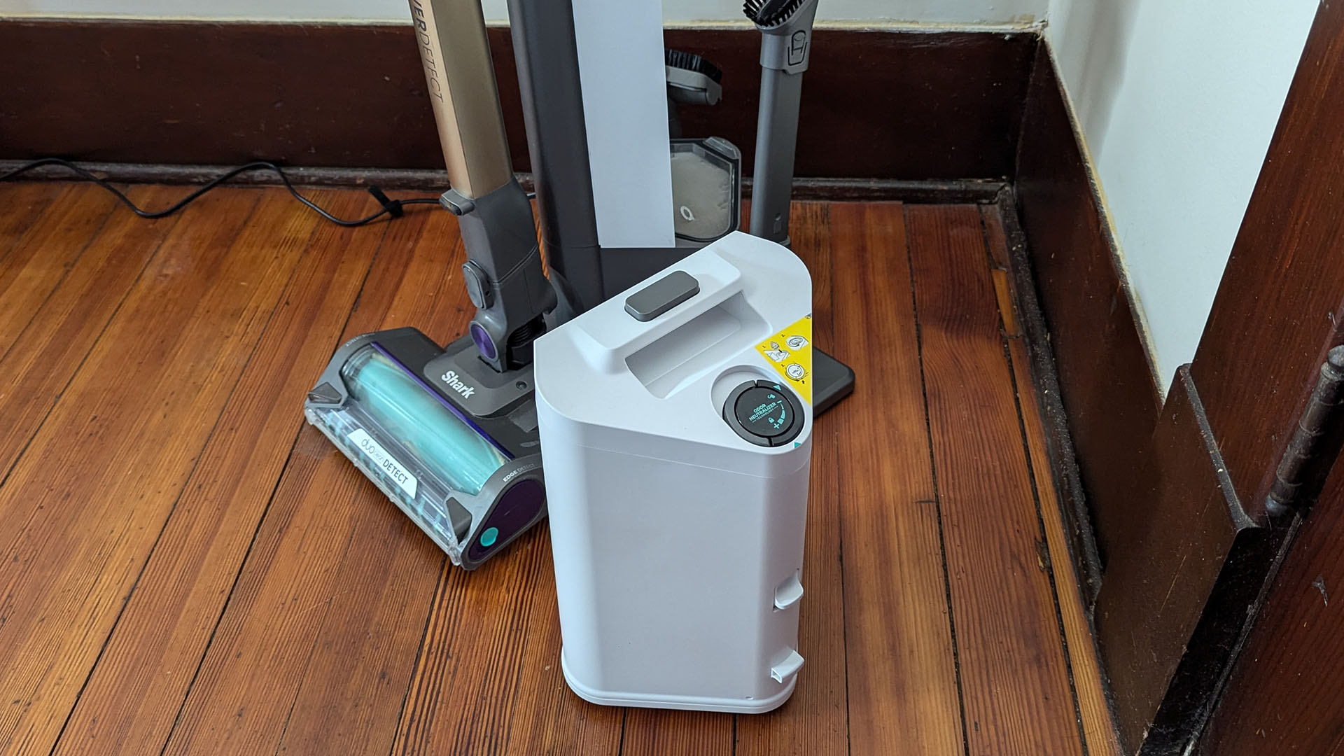 Shark Powerdetect cordless auto empty dock, with larger dustbin removed