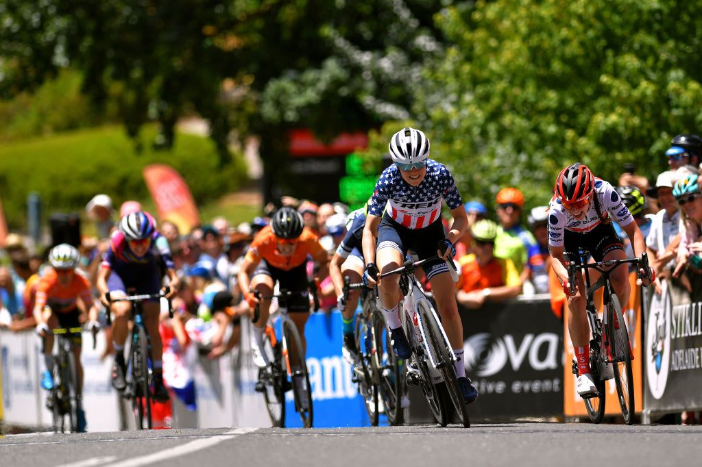 Ruth Winder (Trek-Segafredo) kicks to the line