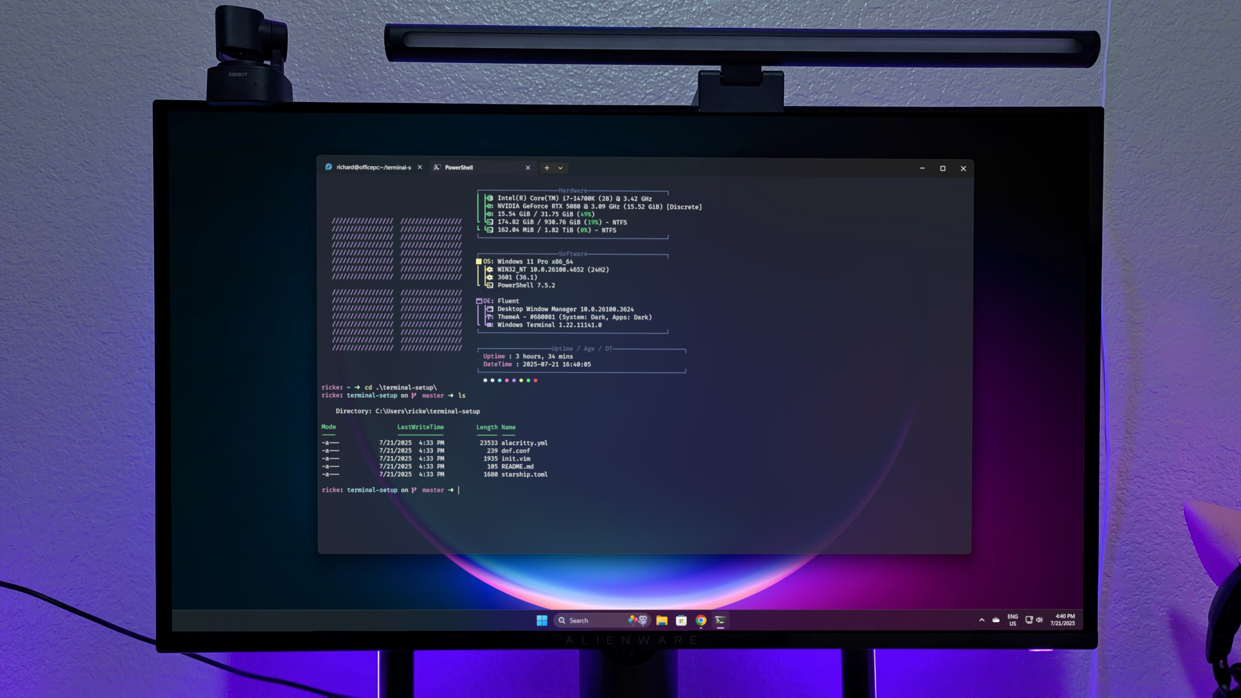 Windows Terminal showing PowerShell customized with Fastfetch and Starship. 