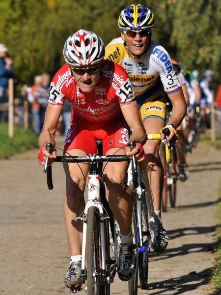 David K&aacute;&scaron;ek (Cyklo Team Budvar T&aacute;bor) leads Petr Dlask (Telenet - Fidea).