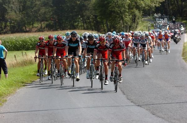 BMC and Sky set the pace in the peloton.
