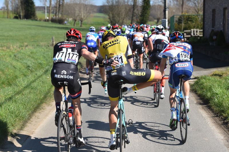 Sep Vanmarcke (LottoNL-Jumbo) checks his show after a fall