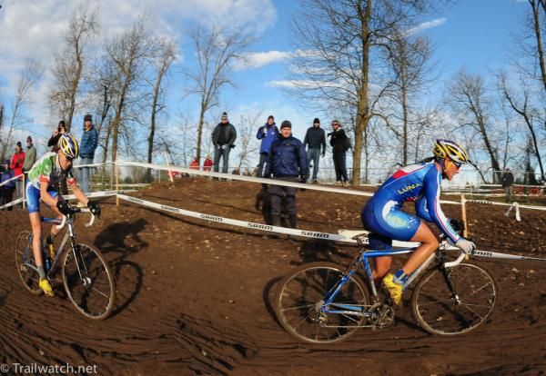 Katerina Nash leading her Luna team-mate Georgia Gould