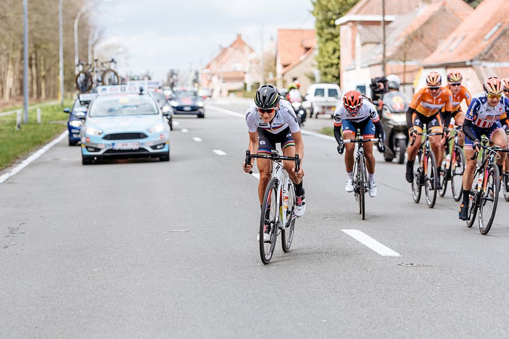Lizzie Armitstead makes a move, jumping to the opposite side of the road but Carmen Small is straight on her wheel - Women's Gent Wevelgem 2016