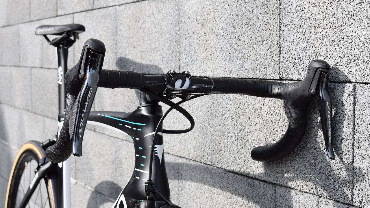 A look at the front end of Thomas' Pinarello