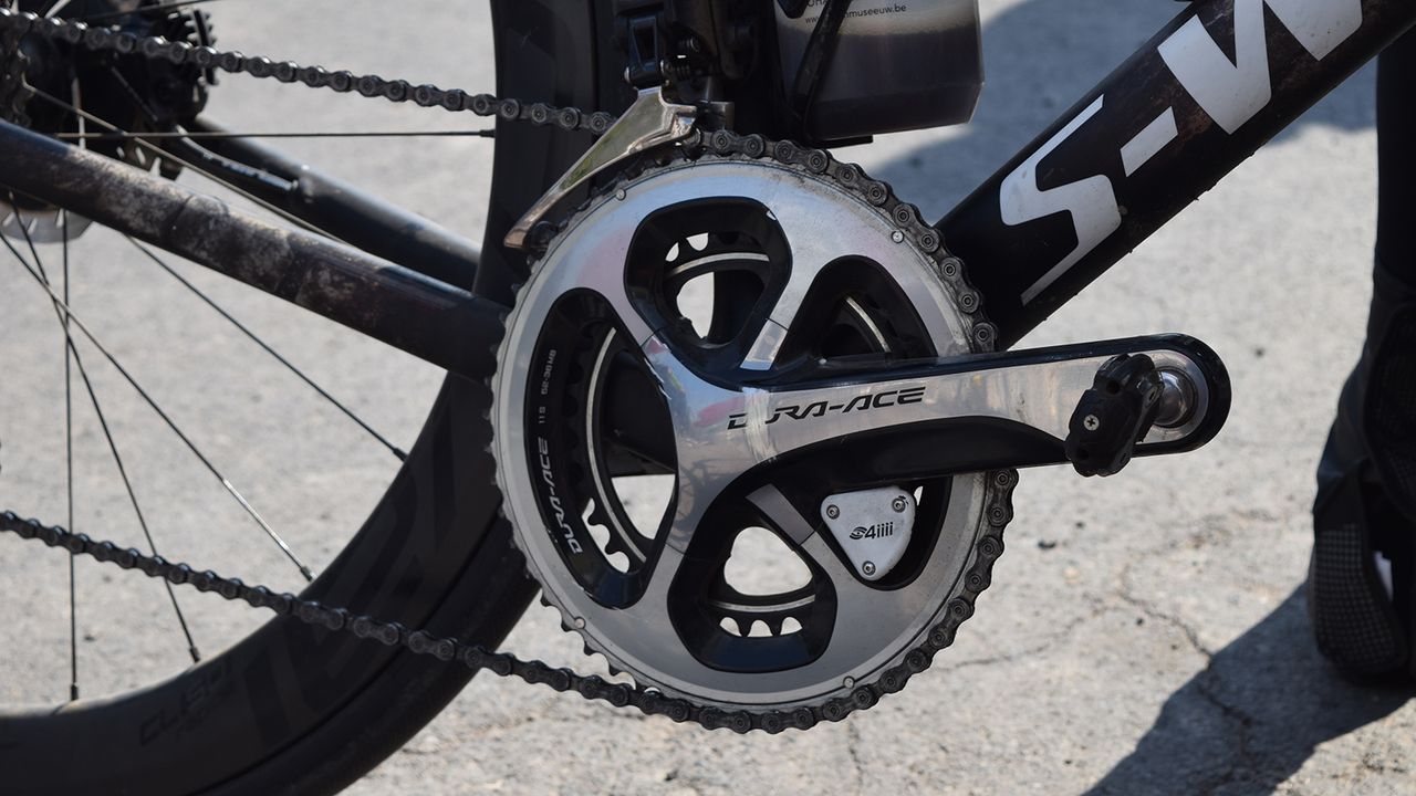 Museeuw runs a Shimano Dura-Ace 9000 series crankset with 52/36 chainrings and a 4iiii power meter