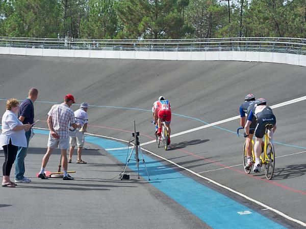5 laps to go and about to be caught.