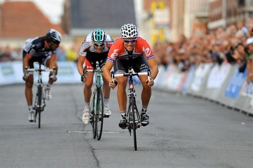 Norwegian champion Thor Hushovd (Cerv&eacute;lo TestTeam) outsprints Jurgen Van den Broeck (Omega Pharma - Lotto) and Fabian Cancellara (Saxo Bank) for the win.