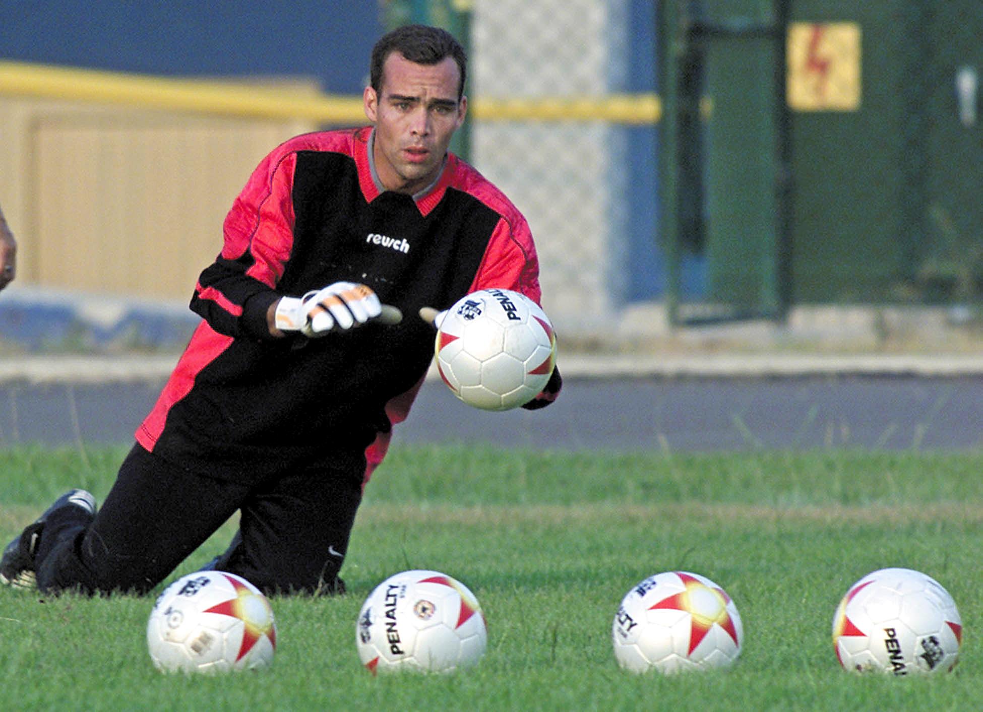 Rafael Dudamel in Venezuela training in July 2001.