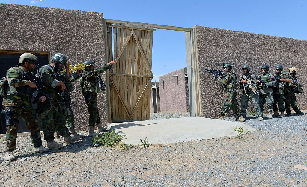 Afghan soldeirs train outside Kandahar