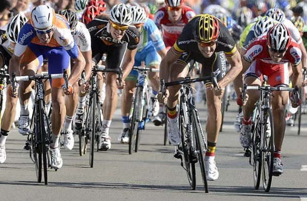Tom Boonen (Omega Pharma-QuickStep) timed his sprint to perfection to win Paris-Brussels ahead of Mark Renshaw (Rabobank) and Oscar Freire (Katusha).