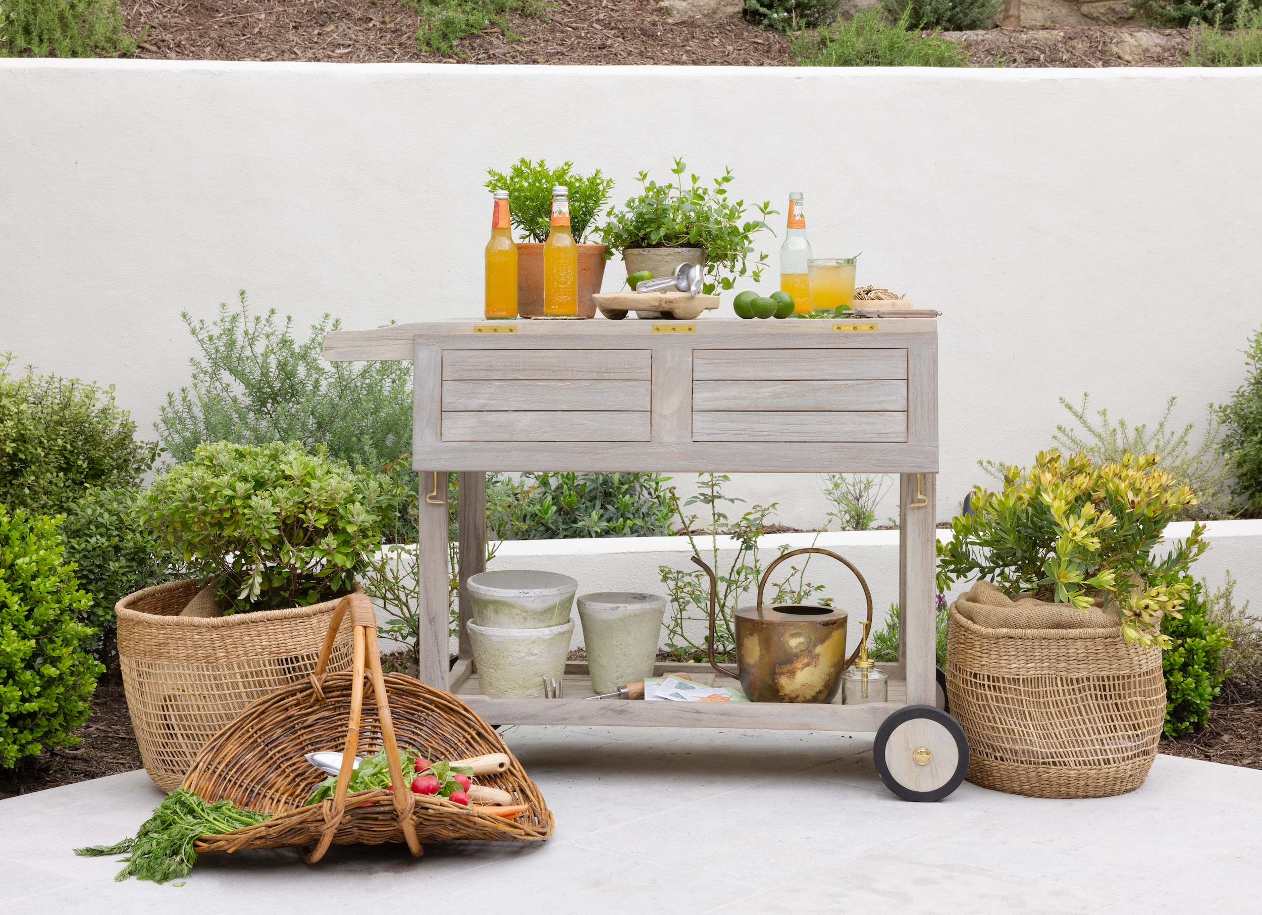 Outdoor bar cart, outdoor drinks trolley with potted plants and rattan baskets