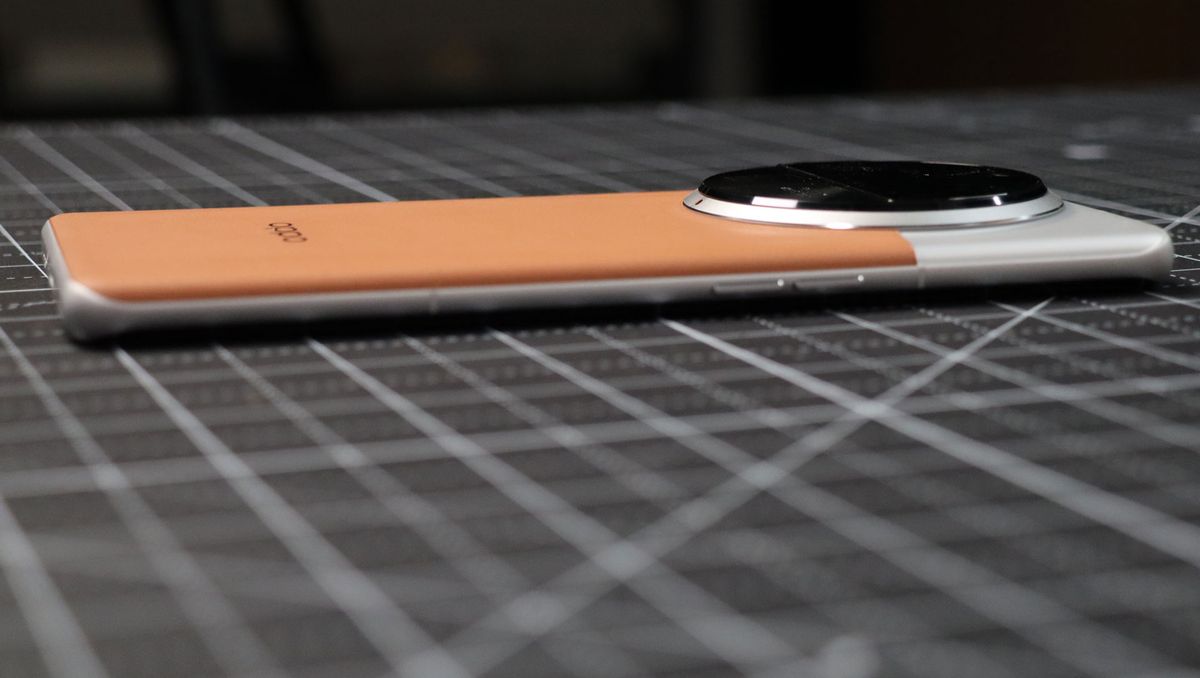 Oppo Find X6 Pro camera bump