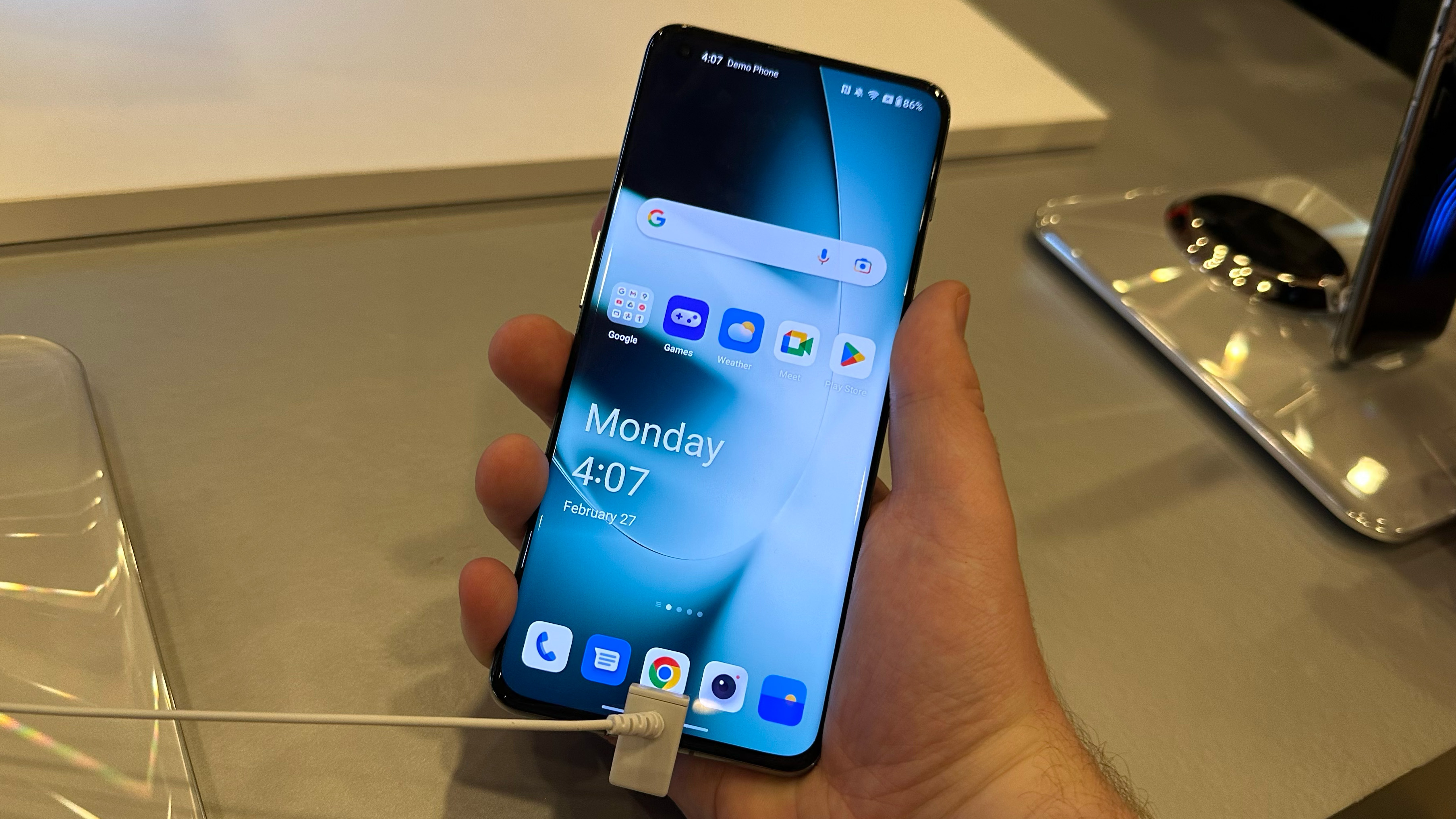 OnePlus Concept 11 на выставке MWC 2023