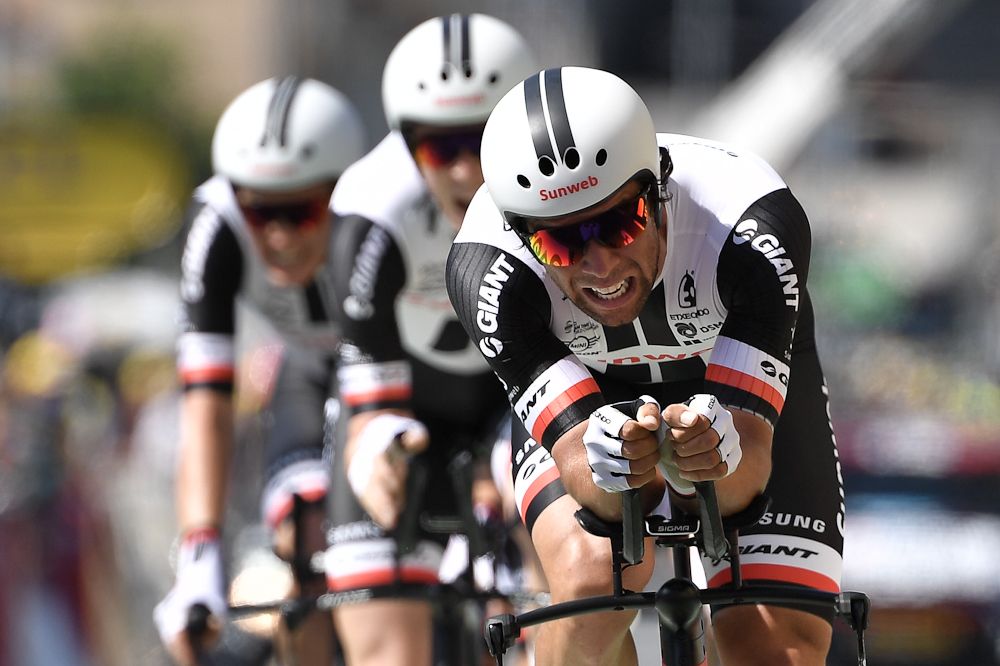 Laurens ten Dam shows the effort of the stage 3 team time trial.