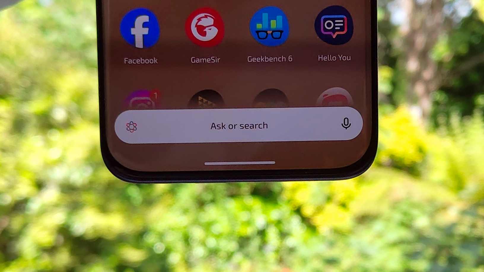 The Motorola Edge 70 Fusion's AI search bar.