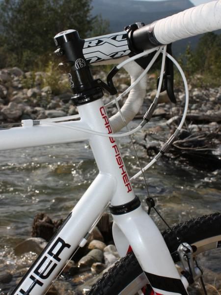 The Presidio gets a carbon fork but a straight 1 1/8" steerer.