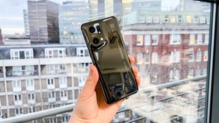 Oppo Find X5 Pro back view
