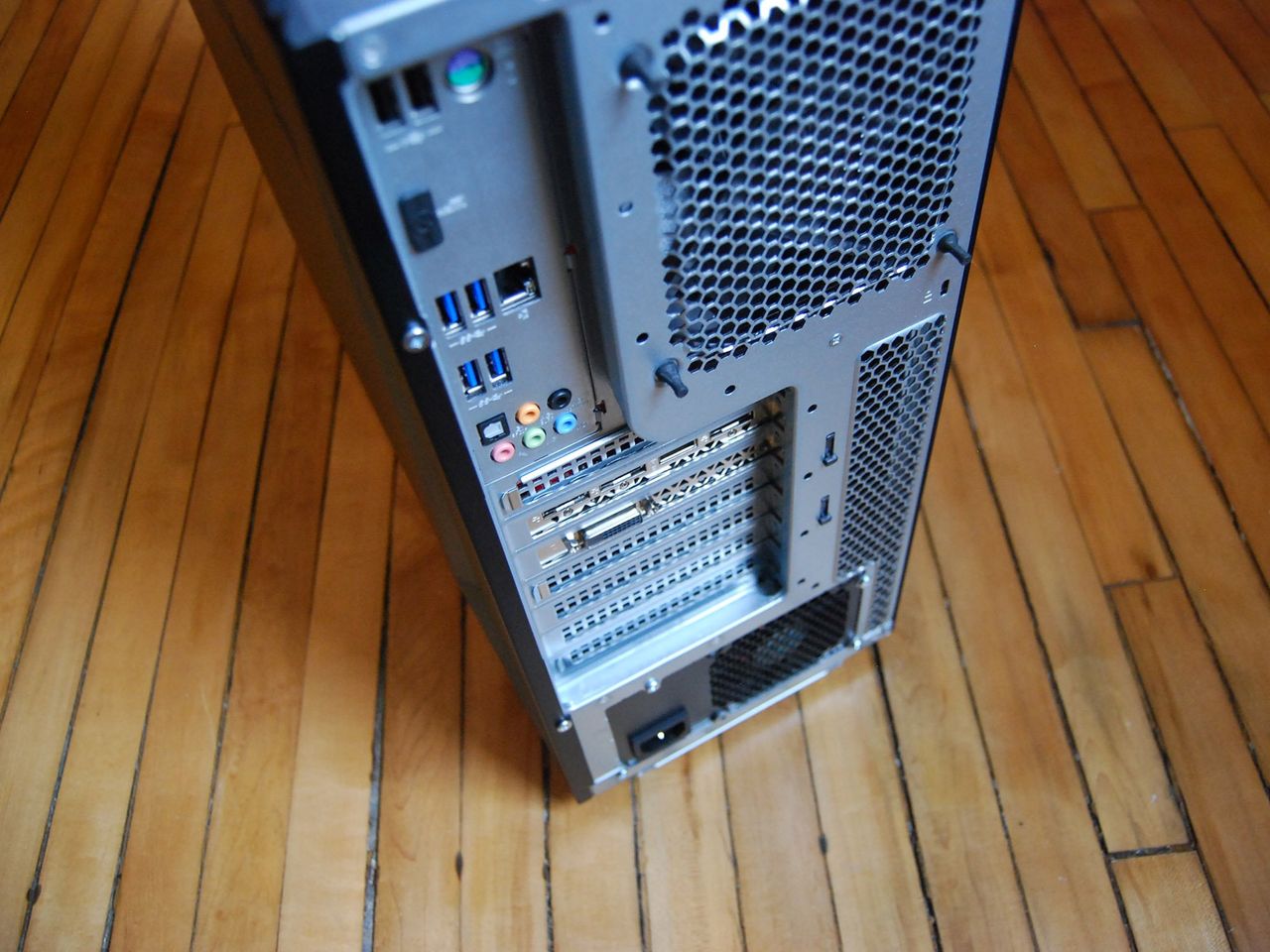 Y720T rear ports