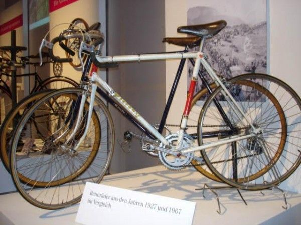 The exhibit: Road bikes from 1927 and 1967