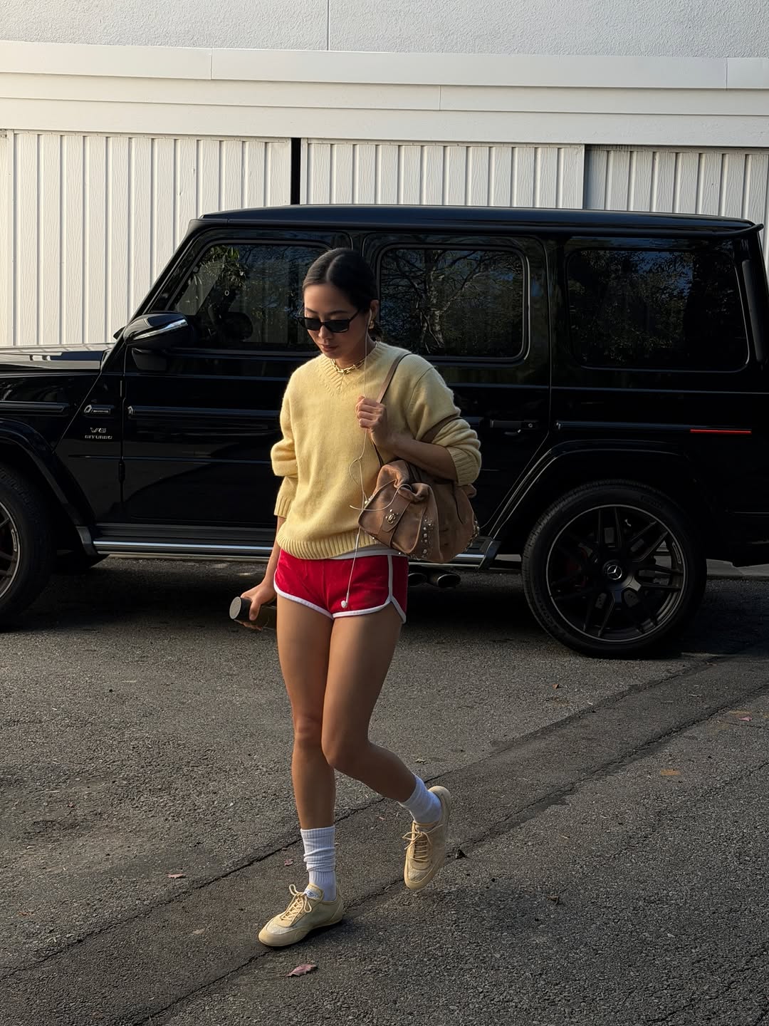 An image of a woman in Los Angeles wearing summer outfit idea 2026