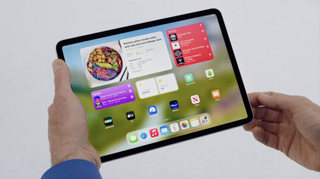 Låsskärmen på en iPad med Apple ipados 17.