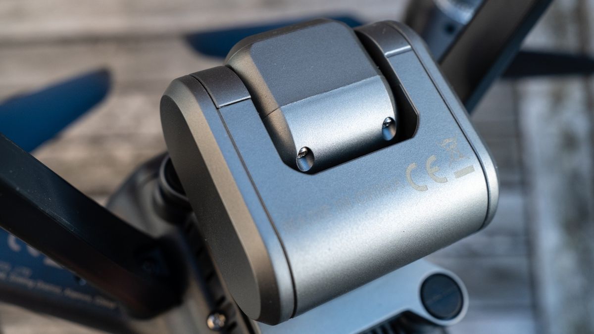 Holy Stone HS700E_back close up of drone