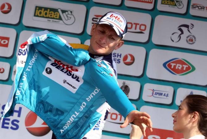 Andre Greipel (Lotto Belisol) pulls on the blue jersey of race leader.