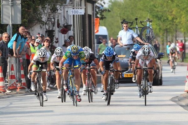Kirsten Wild (AA Drink) won her fourth Omloop van Borsele ahead of Charlotte Becker (HTC-HighRoad) and Marianne Vos (Nederland Bloeit)