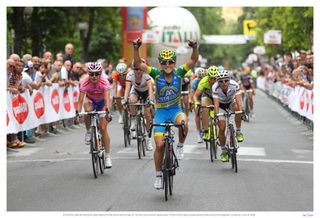 Shelley Olds (AA Drink) wins stage 6 of the Giro Donne