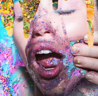 Miley Cyrus covered in glitter