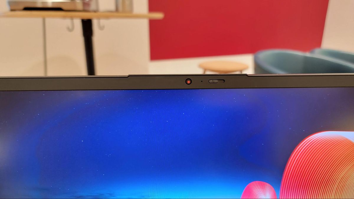 Lenovo ThinkPad X1 Carbon (Gen 10) Review: Great Productivity