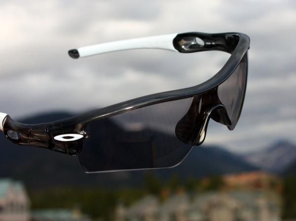 Oakley's new OO-Polarized lenses feature a slightly detuned filter that keeps LCD displays legible.