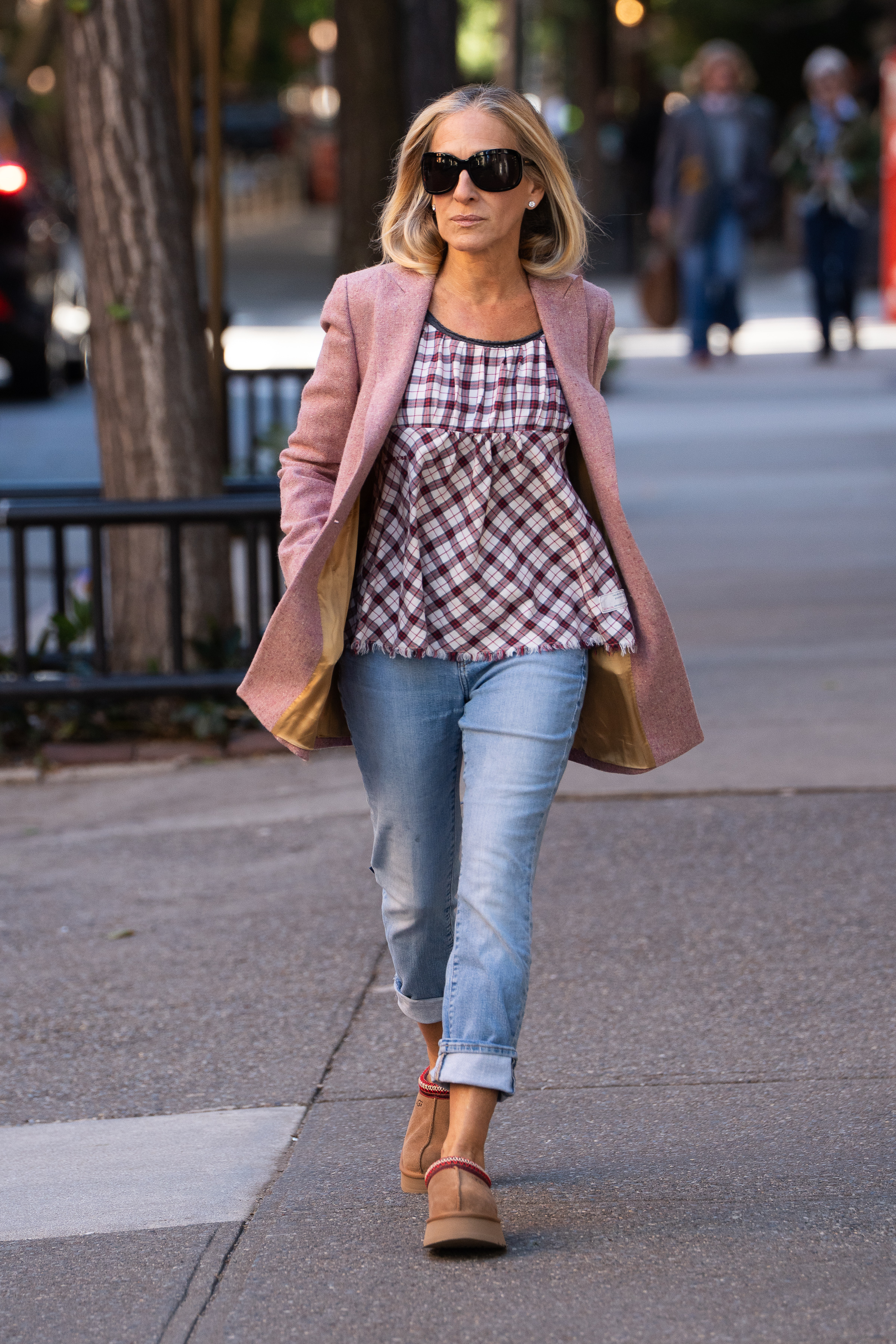Sarah Jessica Parker styled her Ugg Tazz II slippers with fall 2025&#039;s plaid trend