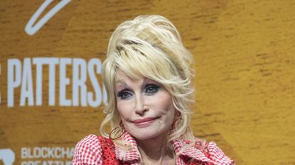 Dolly Parton's old-fashioned communication with goddaughter revealed 