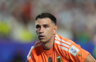 Emi Martinez vs Algeria