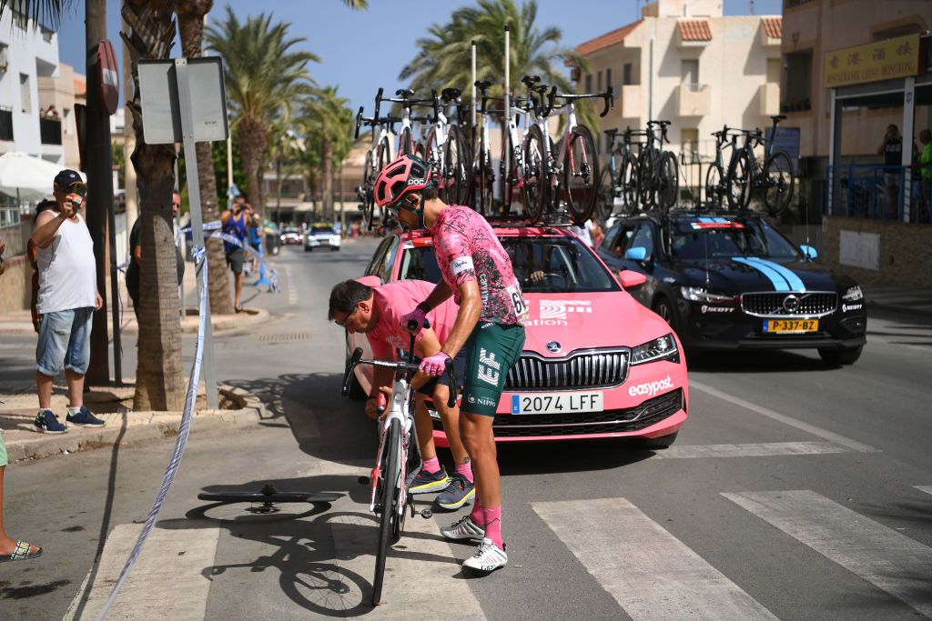CABO DE GATA SPAIN AUGUST 31 James Callum Shaw of United Kingdom and Team EF Education Easypost suffers a mechanical problem during the 77th Tour of Spain 2022 Stage 11 a 1912km stage from ElPozo Alimentacin Alhama de Murcia to Cabo de Gata LaVuelta22 WorldTour on August 31 2022 in Cabo de Gata Spain Photo by Justin SetterfieldGetty Images