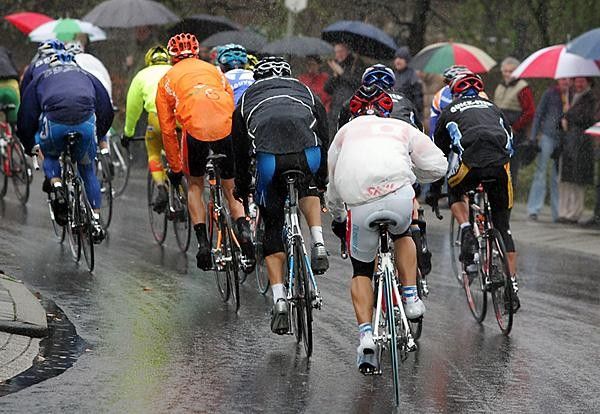 The peloton not enjoying the weather