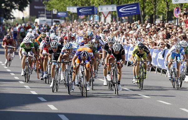 Michael Matthews (Rabobank) powers to the finish line.