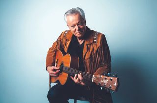 Tommy Emmanuel with his Maton TE Personal 808 model