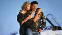 Kelly McGillis and Tom Cruise in Top Gun