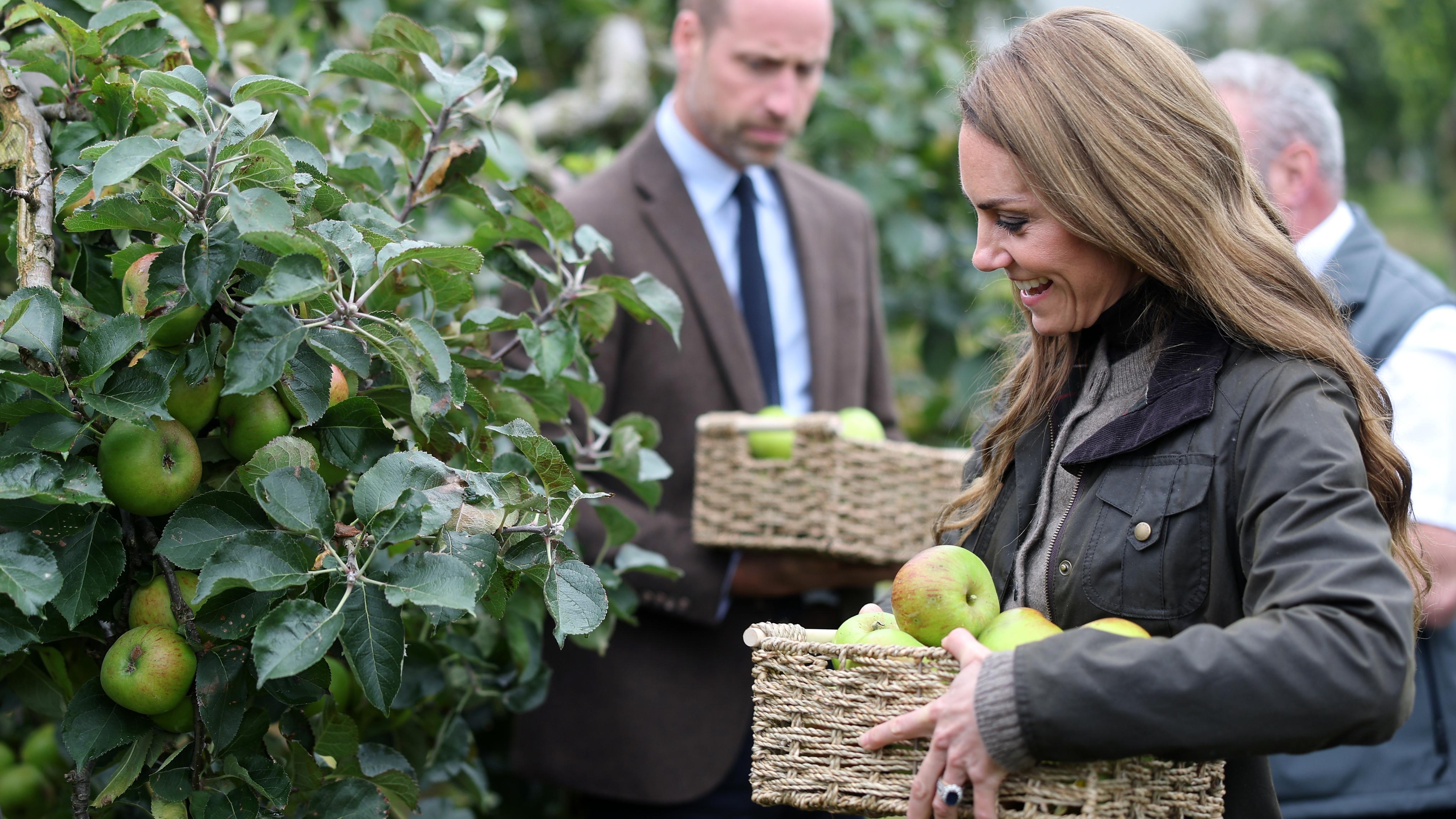 Prince William and Catherine, Princess of Wales pick apples in Long Meadow&amp;rsquo;s orchards during a visit to Long Meadow Cider on October 14, 2025