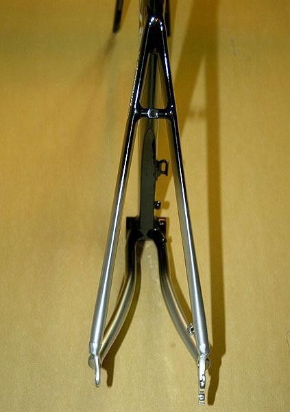 No-fluff straight seatstays get the job done on the Arcole