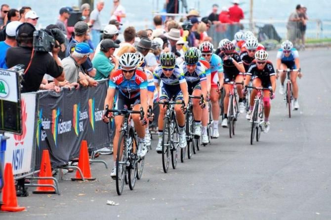 Jayco-AIS control the pace of the leading front group