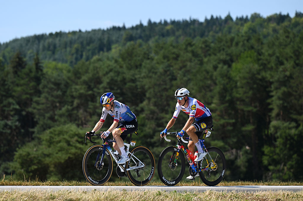 2026 Tour de France stage 4: Jan Tratnik and Mathias Vacek on the front
