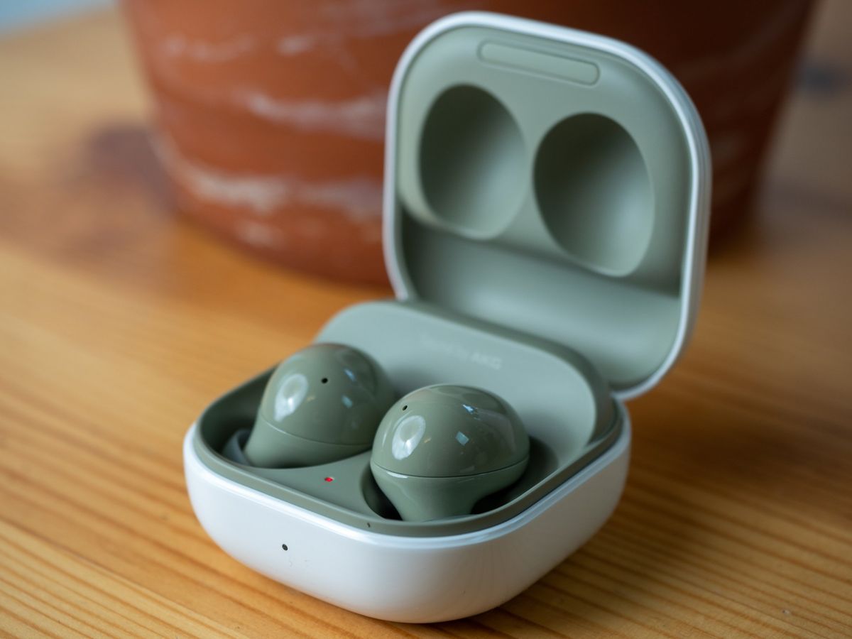 Galaxy buds plus online versus galaxy buds live