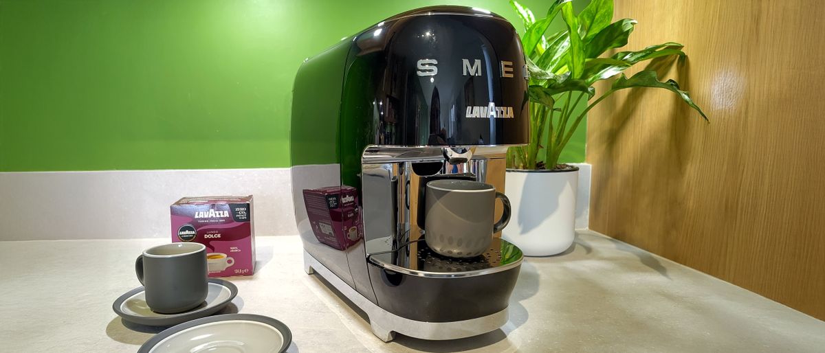 Want delicious, quality espresso with the convenience of pods? After two weeks of testing, I can say the Lavazza A Modo Mio Smeg is the coffee maker for you